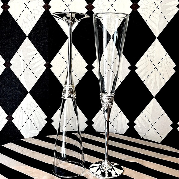 Vera Wang “With Love” Champagne Flutes – Pair | Silver Stem - Picture 5 of 12